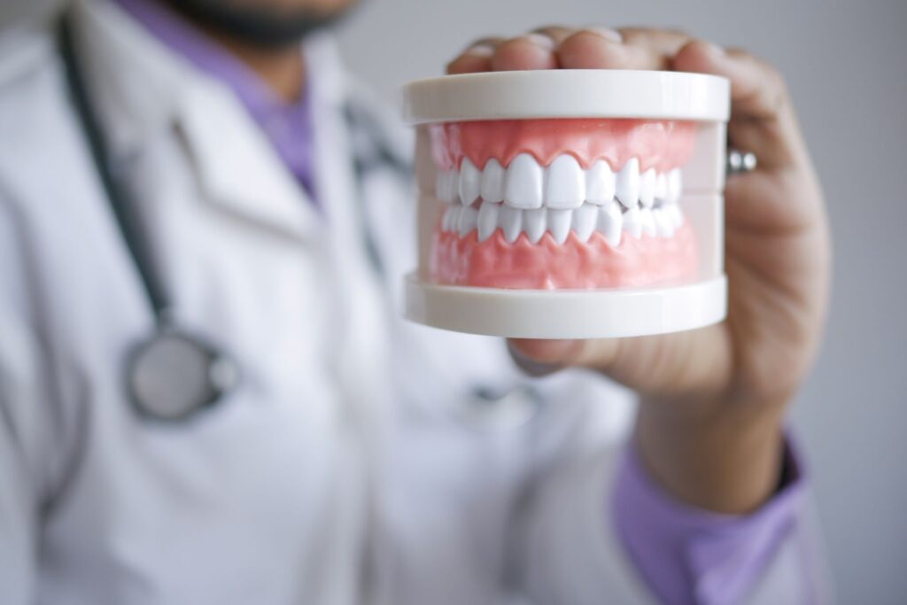 Por qué se desgastan los dientes con el paso del tiempo